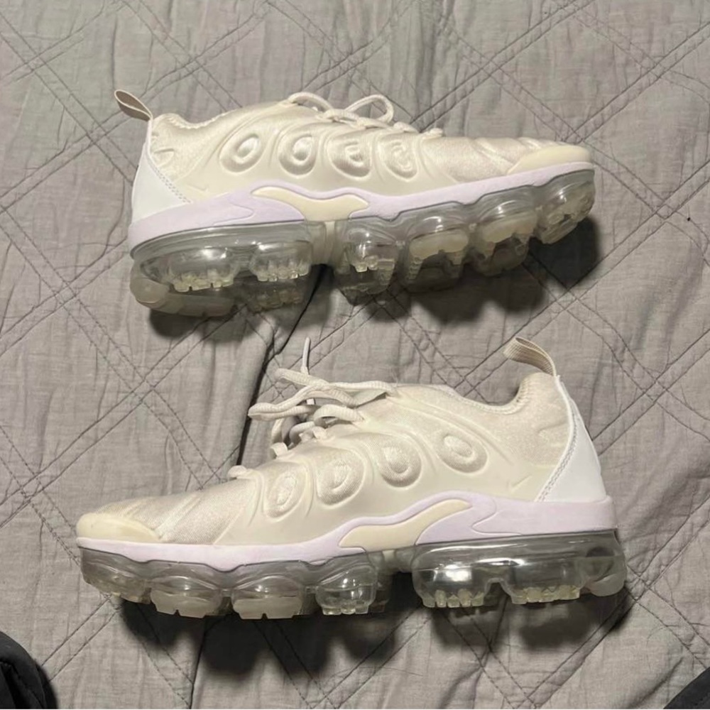 Vapormax Plus white size 8 men’s